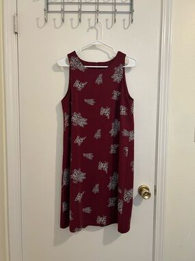 EUC Ann Taylor Factory Burgundy Floral Sleeveless Shift Dress size 8